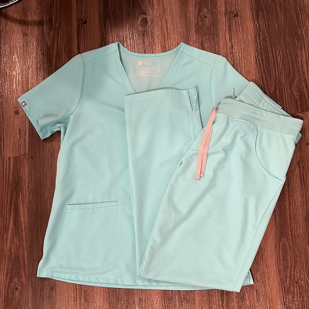 Figs Fresh Aqua Casma Top size L and Kade Cargo Pant size L/T Scrubs